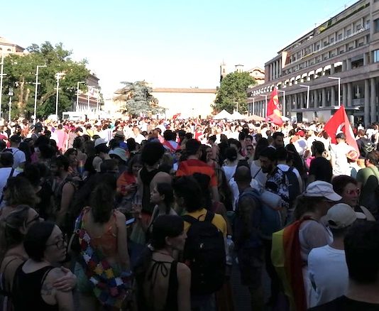 Reggio è diventata arcobaleno per il REmilia pride, rivendicando i diritti Lgbtqia+