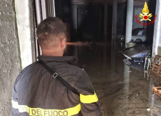 Ferrari, Rolls Royce, Bentley e moto epoca in garage sommerse nell’acqua del nubifragio