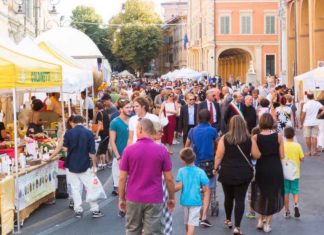 Inaugurata la Giareda, la sagra dei reggiani in onore della Beata Vergine della Ghiara