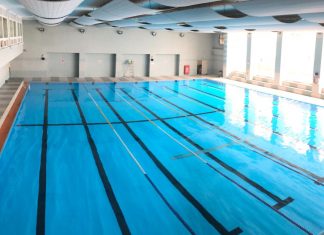 Piscina comunale di Reggio Emilia in concessione a un gruppo spagnolo per 42 anni: la denuncia di De Lucia