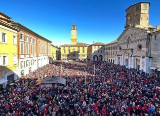 In migliaia in piazza a Reggio Emilia per dire “NO alla violenza sulle donne”