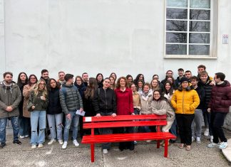 Unimore ha collocato due nuove panchine rosse a Reggio Emilia e a Modena