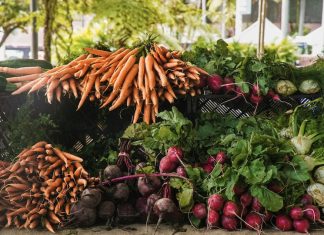 Sei italiani su dieci comprando direttamente dal contadino: l’indagine di Coldiretti