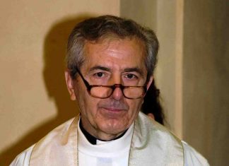Il cancelliere vescovile monsignor Carlo Pasotti sacerdote da 60 anni