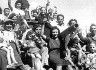 Docente revisionista al Liceo Moro, lista REagire: “Non possiamo accettare la falsificazione storica”