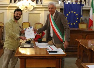 Il sindaco Massari ha conferito la cittadinanza a 21 nuovi italiani