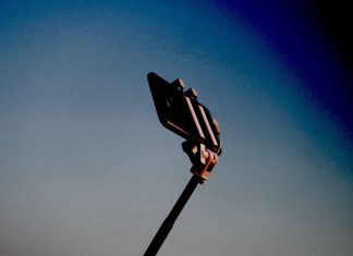 Alluvione e selfie: la denuncia e appello dei Carabinieri