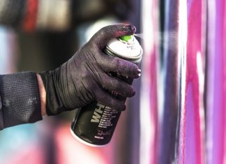 Giovani, arte e bellezza: i ragazzi del “Correggio Music Festival” riqualificano il sottopasso con la street art