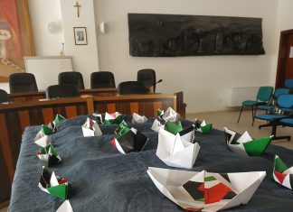 Castelnovo Monti: una installazione in Municipio per sensibilizzare sulla situazione di Gaza