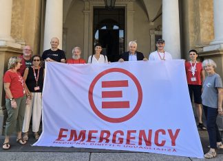 Festival “La Voce”, la bandiera di Emergency sventola dal palazzo comunale di Reggio Emilia