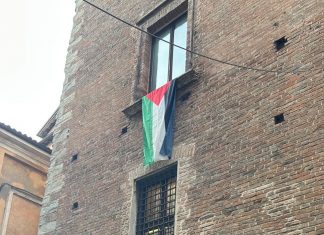 La bandiera della Palestina sulla Torre del Bordello