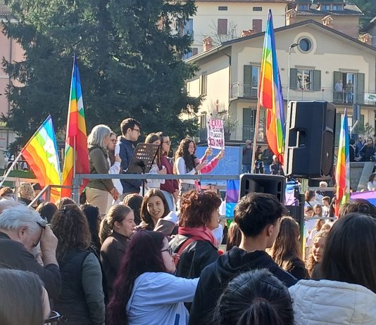 Più di 2.000 studenti alla Marcia della Pace delle ragazze e dei ragazzi a Castelnovo Monti