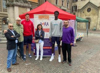 Pallacanestro serie A, un inizio speciale: SCAT, AISM ed Emporio Dora inaugurano We CaRe 2025-26 per il terzo settore