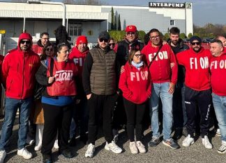 Interpump di Calerno, 32 ore di sciopero contro licenziamento delegato Fiom. Vecchi: “Un attacco al sindacato”