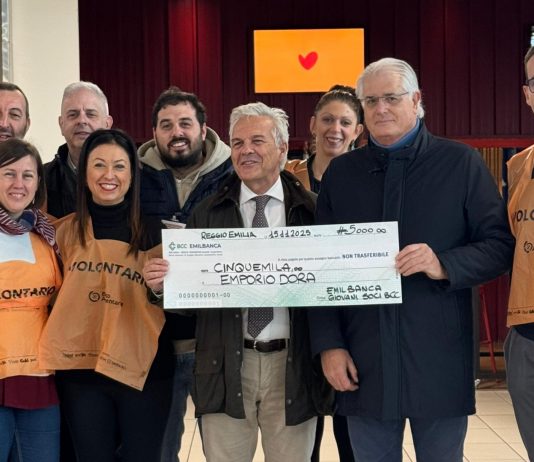 Emil Banca dona 5.000 euro all’emporio solidale Dora