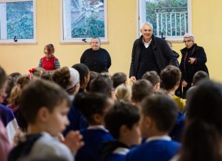 Gli auguri del sindaco e dell’assessora Mahmoud alla comunità scolastica