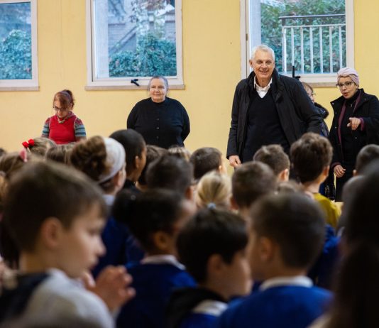 Gli auguri del sindaco e dell’assessora Mahmoud alla comunità scolastica