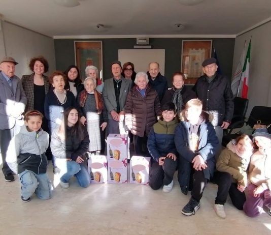L’Amministrazione Comunale di Vezzano festeggia il Natale portando doni ai cittadini ultranovantenni