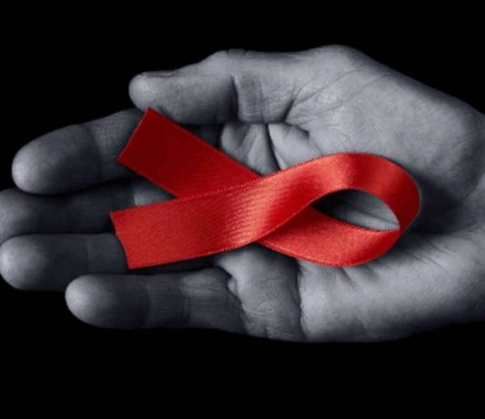 Giornata mondiale contro l’Aids, il Sindaco (e medico) di Reggio Emilia Massari: “Una battaglia che non riguarda solo la salute, ma anche i diritti umani”