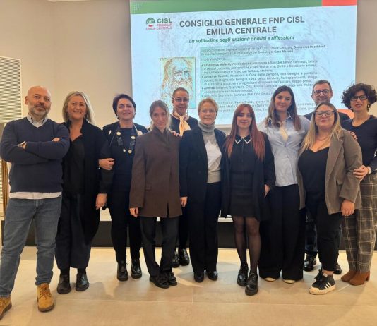 Rapporto di Fnp Cisl: a Reggio Emilia oltre 10.500 badanti irregolari e 48mila anziani soli