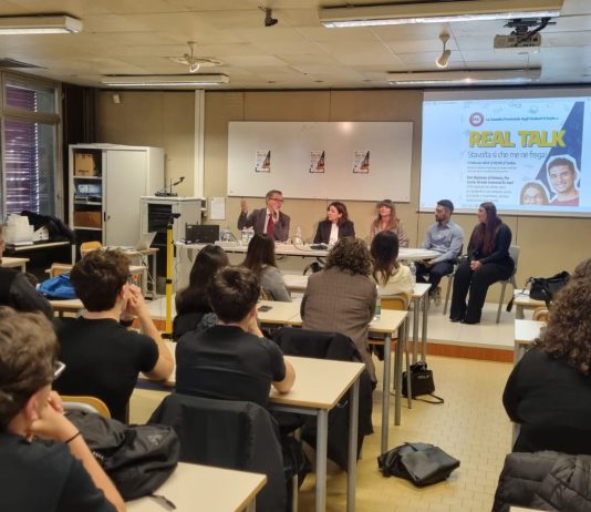 Trecento studenti reggiani a confronto con giovani lavoratori per l’orientamento post-diploma