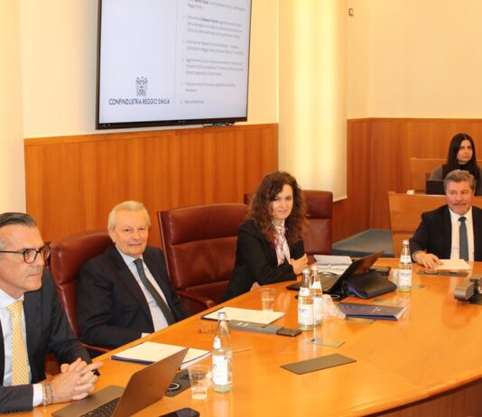 Indagine Banca-Impresa Confindustria Reggio Emilia: nel 2026 più richiesta di liquidità e meno investimenti