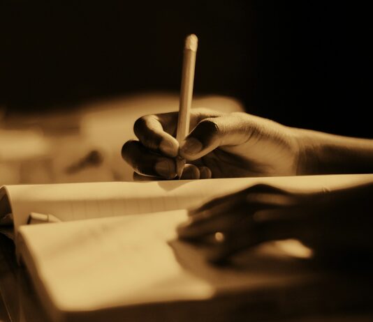 Giovani giornalisti crescono: “Internazionale Kids” scalda i motori con i laboratori sull’ambiente nelle scuole della città