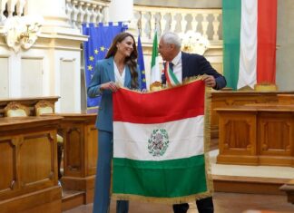 La Principessa del Galles ha ricevuto dal sindaco Marco Massari il Primo Tricolore, massima onorificenza della città di Reggio Emilia