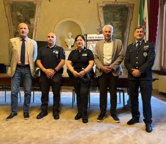 Sicurezza: sindaco e questore incontrano gli agenti della Polizia locale protagonisti del fermo del giovane sospettato di terrorismo
