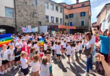 Villa Minozzo: Flash mob per la pace e consegna delle borse di studio