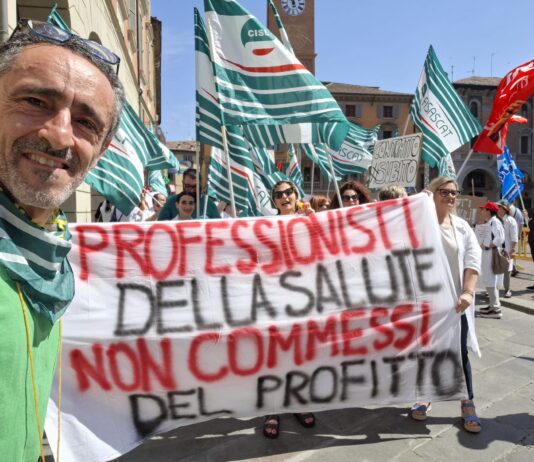 Sciopero dei camici bianchi della farmacie comunali di Reggio Emilia