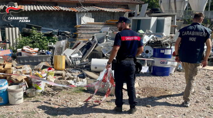 Traffico illecito di rifiuti tra Parma e Reggio Emilia: 20 indagati, sequestrati quattro siti abusivi e sei autocarri