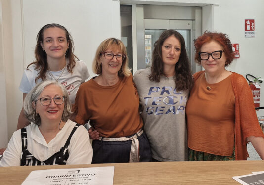 “La Biblio” nella rete dei Rifugi: la biblioteca di Correggio diventa un presidio sicuro e accogliente contro la violenza di genere