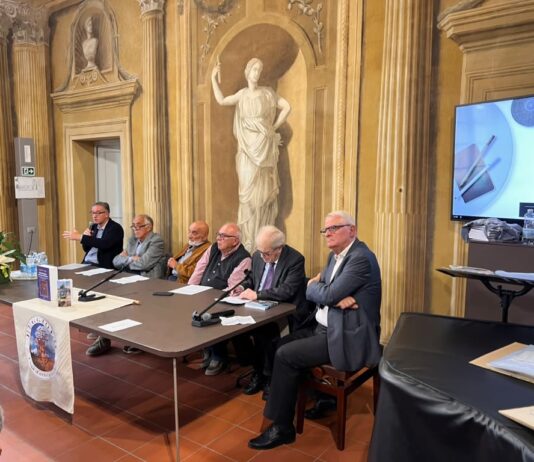 Grande successo e folta partecipazione a Reggiolo per la presentazione del libro “Il novecento dei cattolici reggiolesi” di Franco Albinelli
